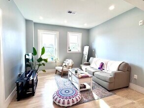 19 University Rd, Unit 3## in Brookline, MA - Foto de edificio - Building Photo