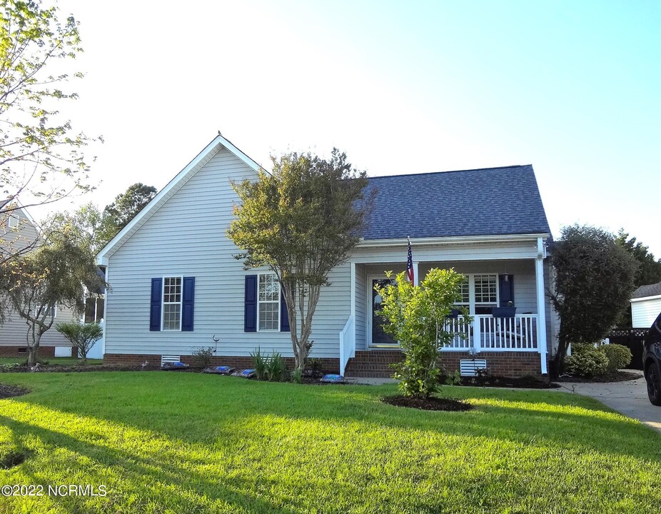 1016 Quarterpath Dr in Winterville, NC - Building Photo