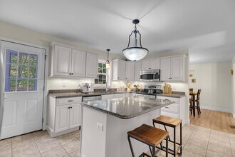 943 Mt Vernon Rd in Southington, CT - Building Photo - Building Photo