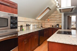 944 N Winchester Ave, Unit J07P in Chicago, IL - Building Photo - Building Photo