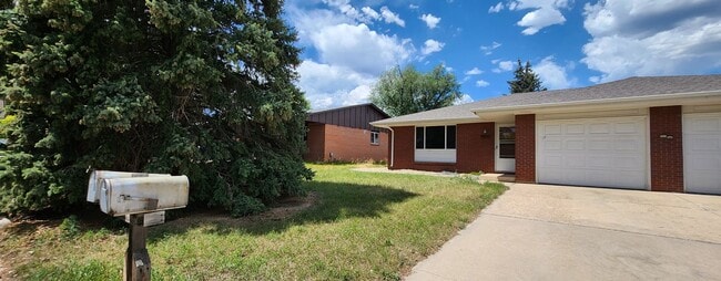 1607 Larch St in Fort Collins, CO - Building Photo - Building Photo