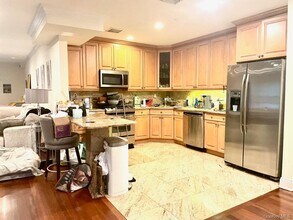 171 Great Neck Rd in Great Neck Plaza, NY - Building Photo - Building Photo