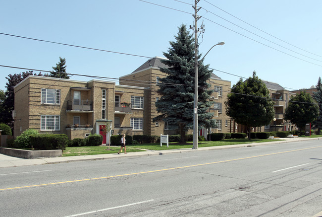 Garden Court Apartments in Toronto, ON - Building Photo - Building Photo