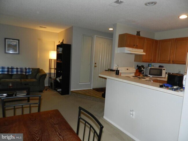 1948 Villaridge Dr in Reston, VA - Building Photo - Building Photo