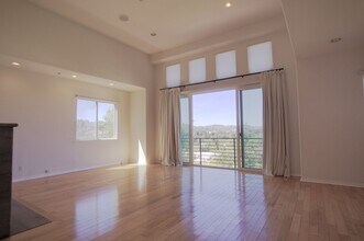 5678 Como Cir in Los Angeles, CA - Building Photo - Building Photo