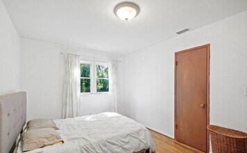 22712 Leonora Dr in Woodland Hills, CA - Foto de edificio - Building Photo