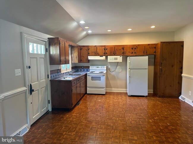 11 Chatham Heights Rd in Fredericksburg, VA - Building Photo - Building Photo