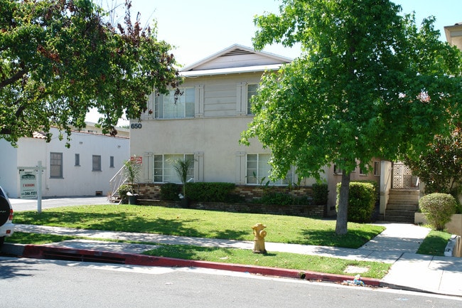 650 W Wilson Ave in Glendale, CA - Building Photo - Building Photo