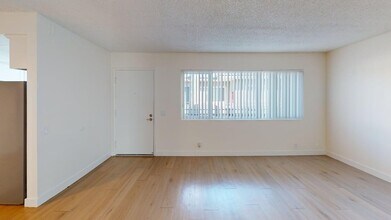 Chateau Woodland Manor in Ventura, CA - Building Photo - Building Photo