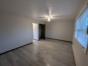 237 Summit St N, Unit #2 in East Canton, OH - Building Photo - Building Photo