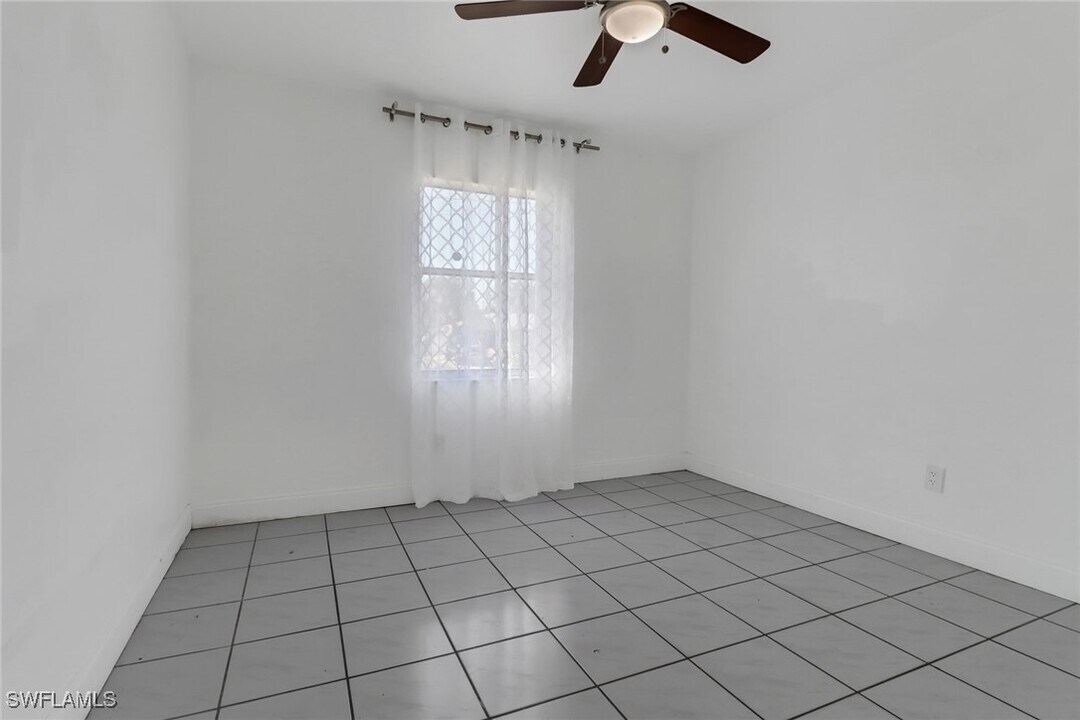 2540 47th Terrace SW in Naples, FL - Building Photo