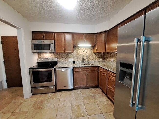 520 Biesterfield Rd in Elk Grove Village, IL - Building Photo - Building Photo