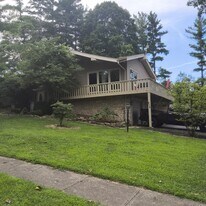 910 Ranch Rd in Connersville, IN - Building Photo