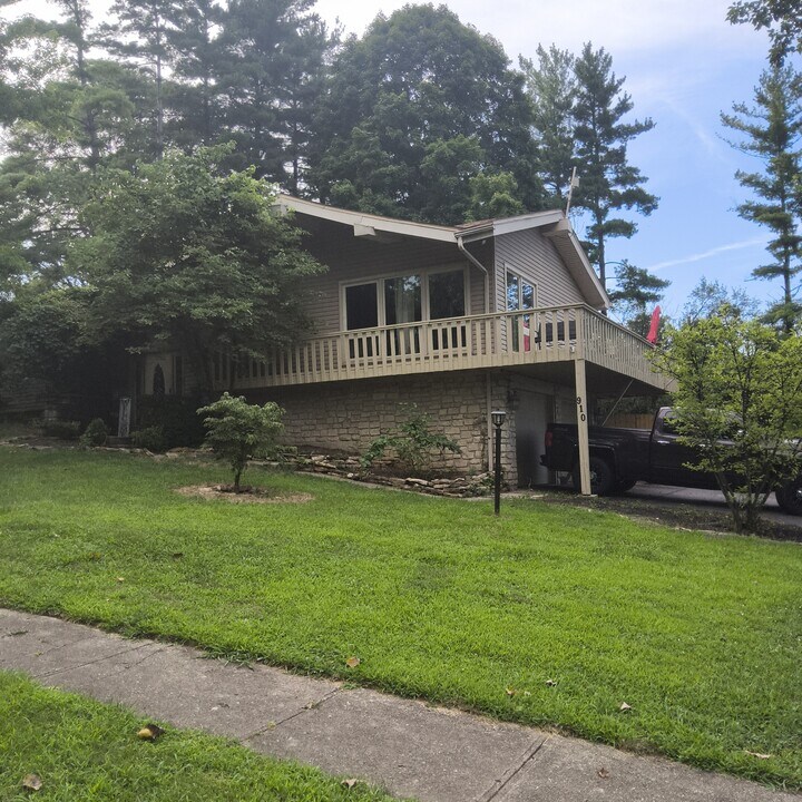 910 Ranch Rd in Connersville, IN - Building Photo