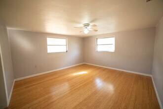 5116 Valimor Dr in Holiday, FL - Building Photo - Building Photo