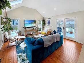 120 Clinton Ave in East Patchogue, NY - Foto de edificio - Building Photo