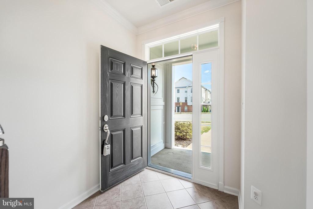 43190 Loudoun Reserve Dr in Ashburn, VA - Building Photo