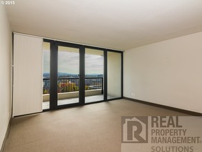 255 SW Harrison-Unit -Unit 12H in Portland, OR - Foto de edificio - Building Photo