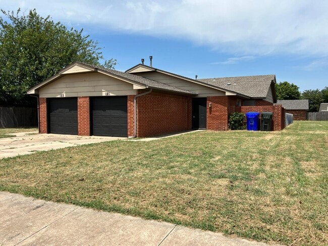 121 Crawford Ct in Norman, OK - Building Photo - Building Photo