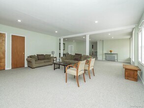 60 Grove St in Glenwood Landing, NY - Building Photo - Building Photo