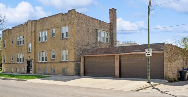 2833 W 66th St, Unit 2 in Chicago, IL - Building Photo - Building Photo