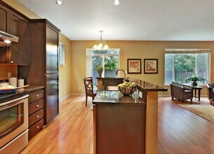 20685 SW Ravenswood St in Beaverton, OR - Foto de edificio - Building Photo