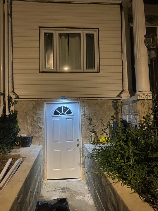 1720 N 62nd St, Unit Basement Large Eff in Philadelphia, PA - Foto de edificio
