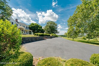 3976 Shelbyville Rd in Shelbyville, KY - Building Photo - Building Photo