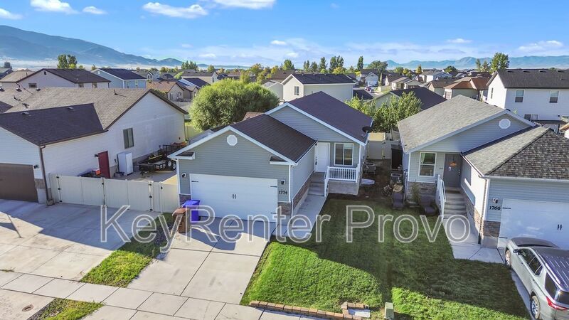 1774 E Tumwater Ln in Eagle Mountain, UT - Building Photo