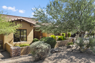 10746 E Whitehorn Dr in Scottsdale, AZ - Foto de edificio - Building Photo