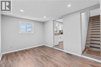 13 Craig Blvd in Grimsby, ON - Building Photo - Building Photo