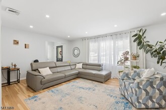 11 Lewis Ln in Sparta, NJ - Building Photo - Building Photo