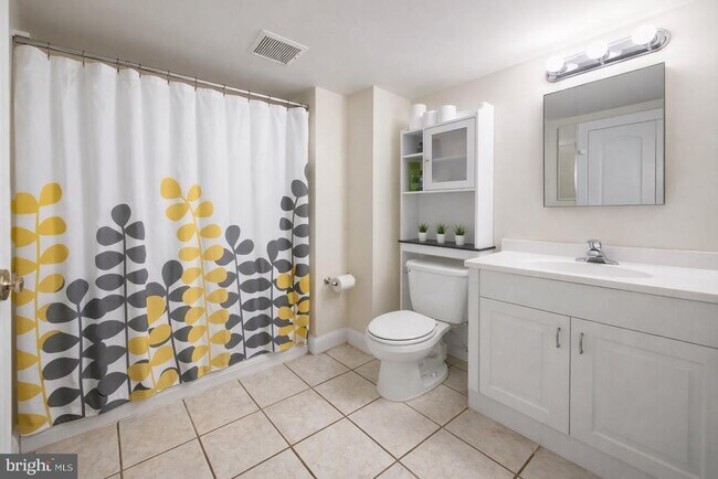 1701 Spruce St in Philadelphia, PA - Building Photo - Building Photo