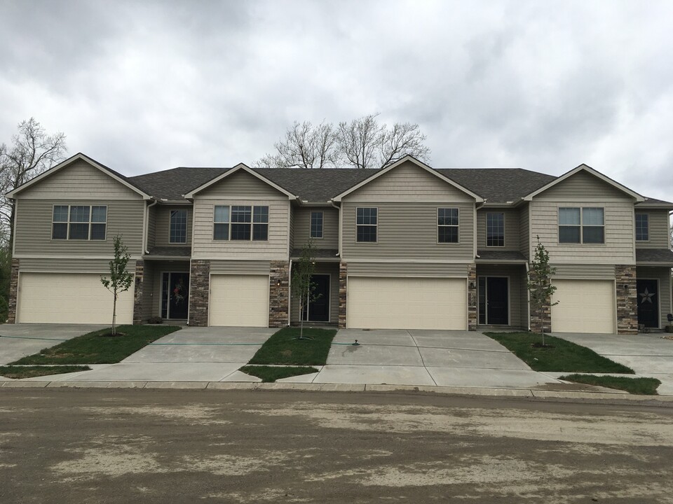 1413 NE Mary Ct in Grain Valley, MO - Building Photo