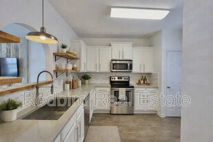 1101 Downs Blvd in Franklin, TN - Building Photo