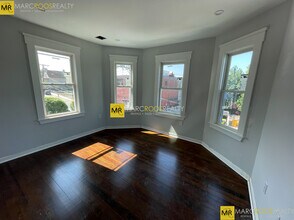 31 Raymond Ave, Unit 1 in Somerville, MA - Building Photo - Building Photo