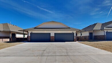 3712 Frank's Way in Bethany, OK - Building Photo - Building Photo