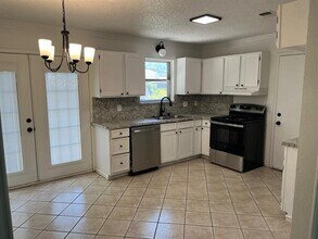 1113 Chester St in Cleburne, TX - Building Photo - Building Photo