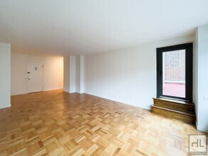 EAST 55 STREET in New York, NY - Foto de edificio - Building Photo