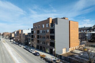 1335 N Western Ave in Chicago, IL - Foto de edificio - Building Photo