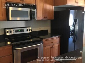 3126 Alameda St in Medford, OR - Foto de edificio - Building Photo