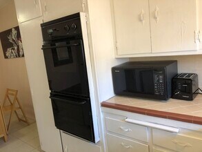 1424 Berkeley St, Unit 3 in Santa Monica, CA - Building Photo - Building Photo