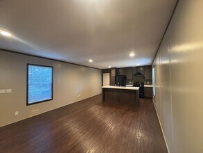 606 Eloise St in Conroe, TX - Foto de edificio - Building Photo