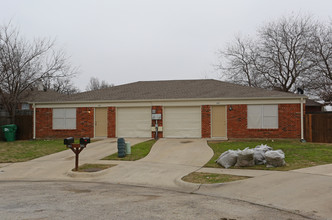 Casie Court in Denton, TX - Building Photo - Building Photo