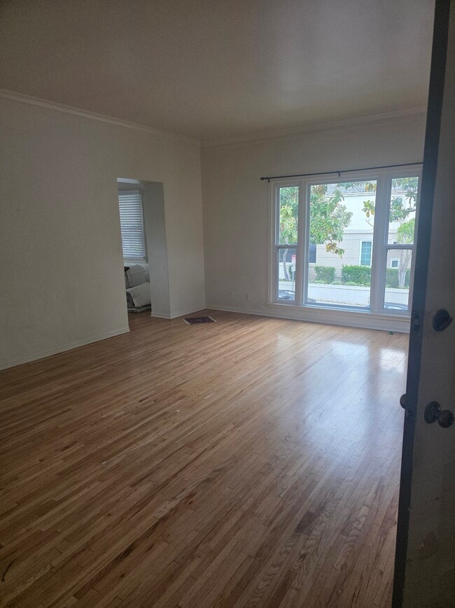 257 N Almont Dr, Unit 326 in Beverly Hills, CA - Foto de edificio - Building Photo