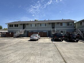 Gilbert Avenue Apartments in Oakdale, CA - Building Photo - Building Photo