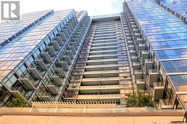 210-2210 Simcoe St in Toronto, ON - Building Photo - Building Photo