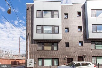 2553 Montrose St in Philadelphia, PA - Building Photo - Building Photo