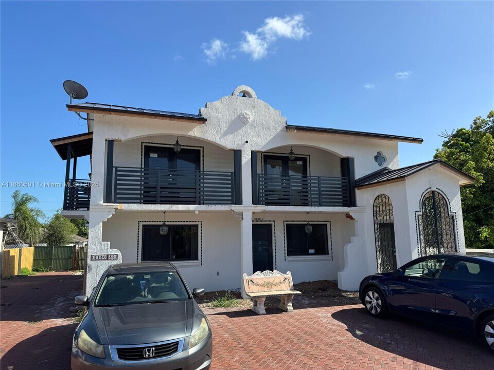 3130 SW 16th St in Miami, FL - Foto de edificio