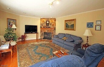 21 Sherwood Dr in Mountain Lakes, NJ - Building Photo - Building Photo